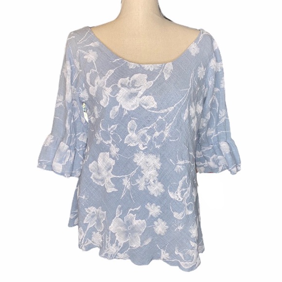 luca vanucci Tops - Luca Vanucci Floral Bell Sleeve Flowy Shirt
